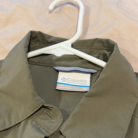 Ladies Columbia Button Up (XS) - Picture 2 of 3